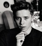 Бруклин Бекхэм снялся для обложки китайского глянца