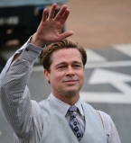 Видео: Брэд Питт спас маленькую поклонницу от толпы фанатов