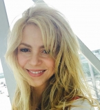 Долгожданный релакс: Шакира поделилась яркими фото с отдыха