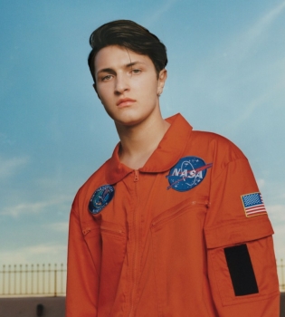 16-летний брат Джиджи Хадид впервые снялся для обложки модного глянца