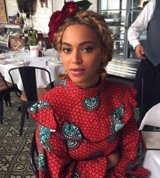 Семейные фото: Бейонсе опубликовала снимки с матерью, супругом и дочерью