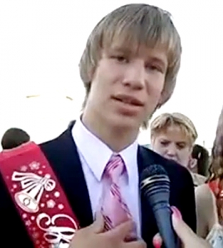 В сеть попало раритетное видео Ивана Дорна с его выпускного