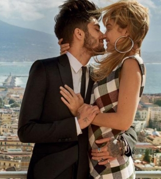 Постельное селфи: Джиджи Хадид опубликовала нежный снимок с возлюбленным