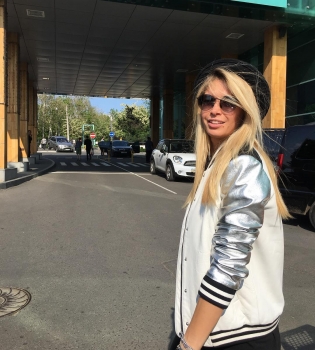 Вера Брежнева продемонстрировала свои танцевальные умения на улице Парижа