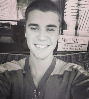 У Джастина Бибера появилась новая возлюбленная - СМИ