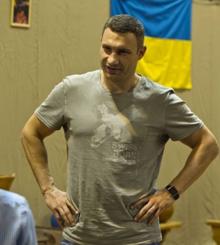 Виталий Кличко прокомментировал певческую карьеру своей жены: &quot;Счастливая жена &mdash; счастливая жизнь&quot;