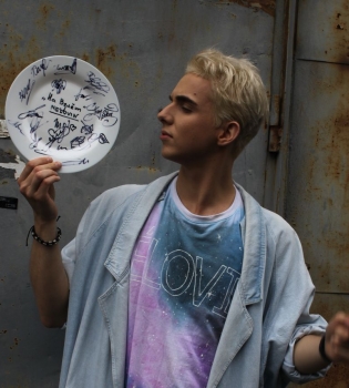 Победитель шоу Х-фактор 6 Костя Бочаров снял дебютный клип