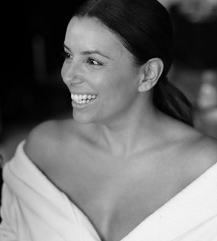 Романтика для двоих: Ева Лонгория поделилась фотографиями с медового месяца