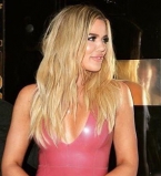 Хлое Кардашьян соблазняет публику в сексуальном латексном наряде