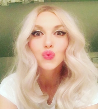 Оля Полякова стала миллионером