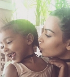 Видео: Ким Кардашьян с дочерью Норт повеселились в Snapchat