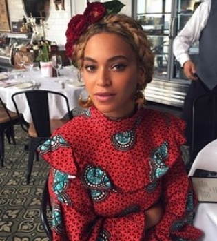 Редкие кадры: Бейонсе позирует с отцом и малышкой-дочерью