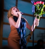 Alloise устроила вечеринку на крыше