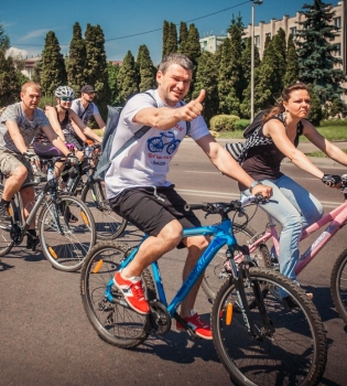 Арсен Мирзоян организовал во Львове благотворительный велопробег