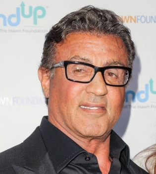 Сильвестр Сталлоне опубликовал фото с красавицами-дочерьми