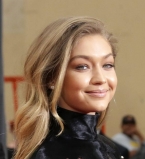 Гордость модели: Джиджи Хадид демонстрирует стройные ножки в Лос-Анджелесе