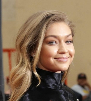 Гордость модели: Джиджи Хадид демонстрирует стройные ножки в Лос-Анджелесе