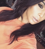 Утренний соблазн: совершенно голая Ким Кардашьян позирует в постели