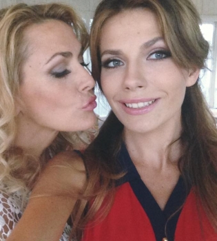 Ольга Сумская опубликовала архивные семейные фото в честь дня рождения дочери