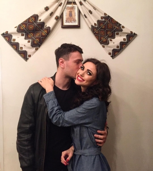 Свадьбе быть: возлюбленный Вики из &laquo;Неангелов&raquo; сделал ей предложение