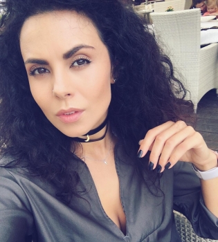 Укладка как у звезды: Настя Каменских  учит делать идеальную прическу