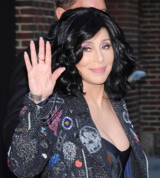 СМИ: легендарная певица Шер умирает и делит наследство