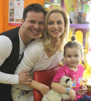 Маленькая украинка: Лилия Ребрик опубликовала фото дочери в вышиванке и венке