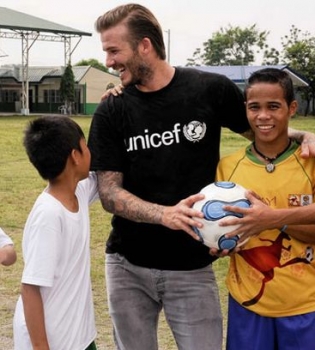 Дэвид Бекхэм поделился с поклонниками вдохновляющими фото со своей поездки в Африку