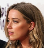 Адвокат Джонни Деппа: &quot;Эмбер Херд отказывается отвечать на вопросы в суде&quot;