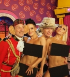 Сексуальные и раскрепощенные Nikita станцевали в Лондоне с Жан-Поль Готье