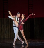 Солист распавшихся Kazaky станцевал в легендарном балете &quot;Кармен-сюита&quot;