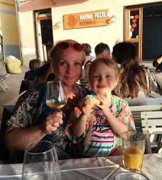 Светлана Пермякова отдыхает с дочерью в Европе