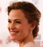 Смело: Дженнифер Гарнер пришла на светскую вечеринку без макияжа