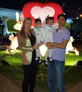 Камалия с семьей