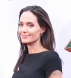 Дети Анджелины Джоли разговаривают на семи языках