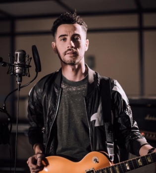 Женя Толочный записал первый авторский альбом