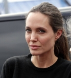 Анджелина Джоли впервые рассказала о сложностях, с которыми столкнулась во время родов в Намибии