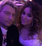 Пошутила: Ани Лорак столкнула Баскова в бассейн