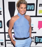 52-летняя мама Джиджи Хадид позирует в бикини