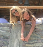 Крупным планом: Вера Брежнева поделилась снимком младшей дочери