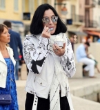 Шер впервые появилась на публике после слухов о смертельной болезни