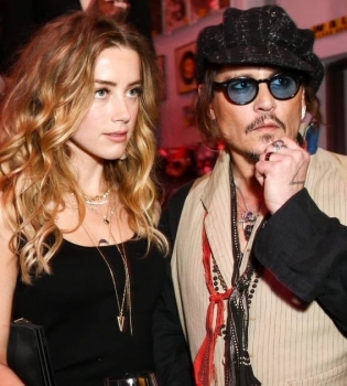 Стала известна одна из причин, почему Джонни Депп избивал Эмбер Херд