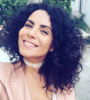 Настя Каменских показала, как борется против целлюлита