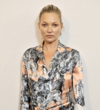 Естественная красота: Кейт Мосс появилась на Неделе моды без макияжа