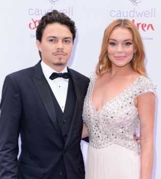 Линдсей Лохан впервые появилась на красной дорожке в русским бойфрендом