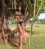 Вика из "Неангелов" продемонстрировала идеальную фигуру в купальнике