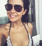 Похудевшая Настя Каменских опубликовала жаркие снимки в купальнике