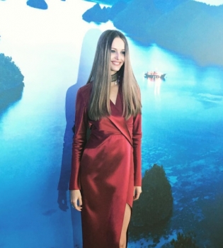 Девушка Владислава Доронина впервые вышла в свет после родов