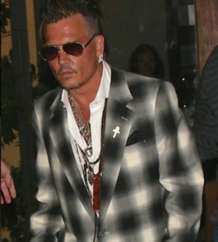 Семейная терапия: Джонни Депп сходил на ужин с детьми