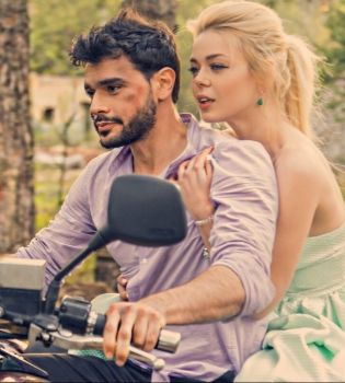 Алина Гросу в новом клипе